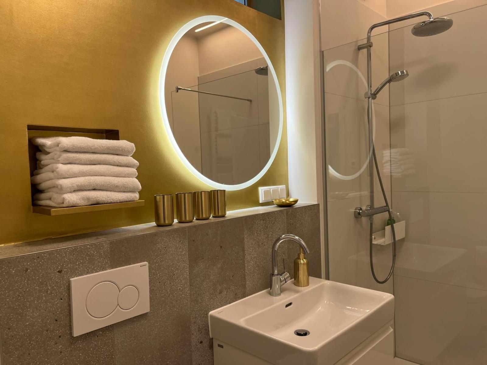 Golden Flat By Grazrentals With Parkview - Brandnew & Free Parking Εξωτερικό φωτογραφία