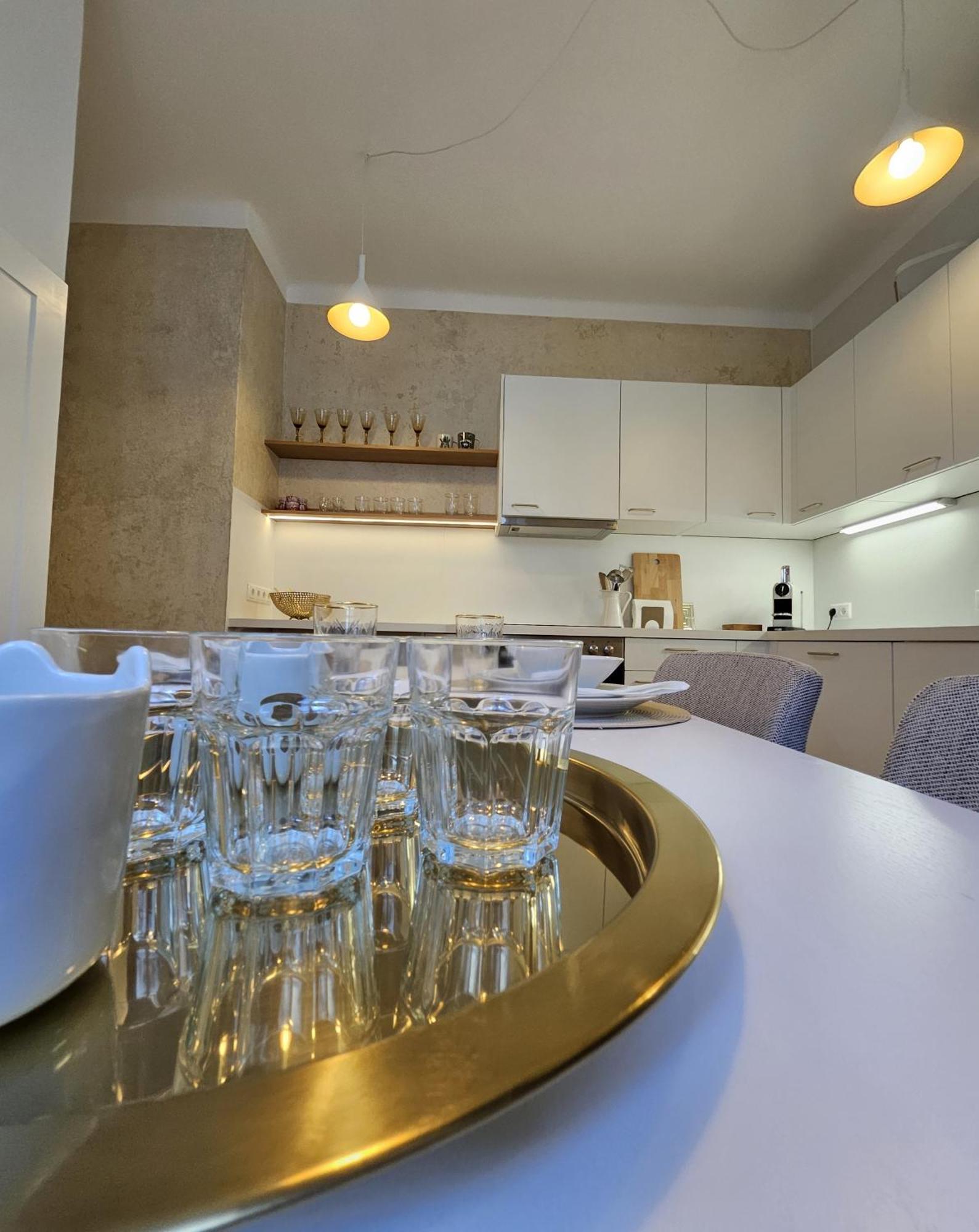 Golden Flat By Grazrentals With Parkview - Brandnew & Free Parking Εξωτερικό φωτογραφία