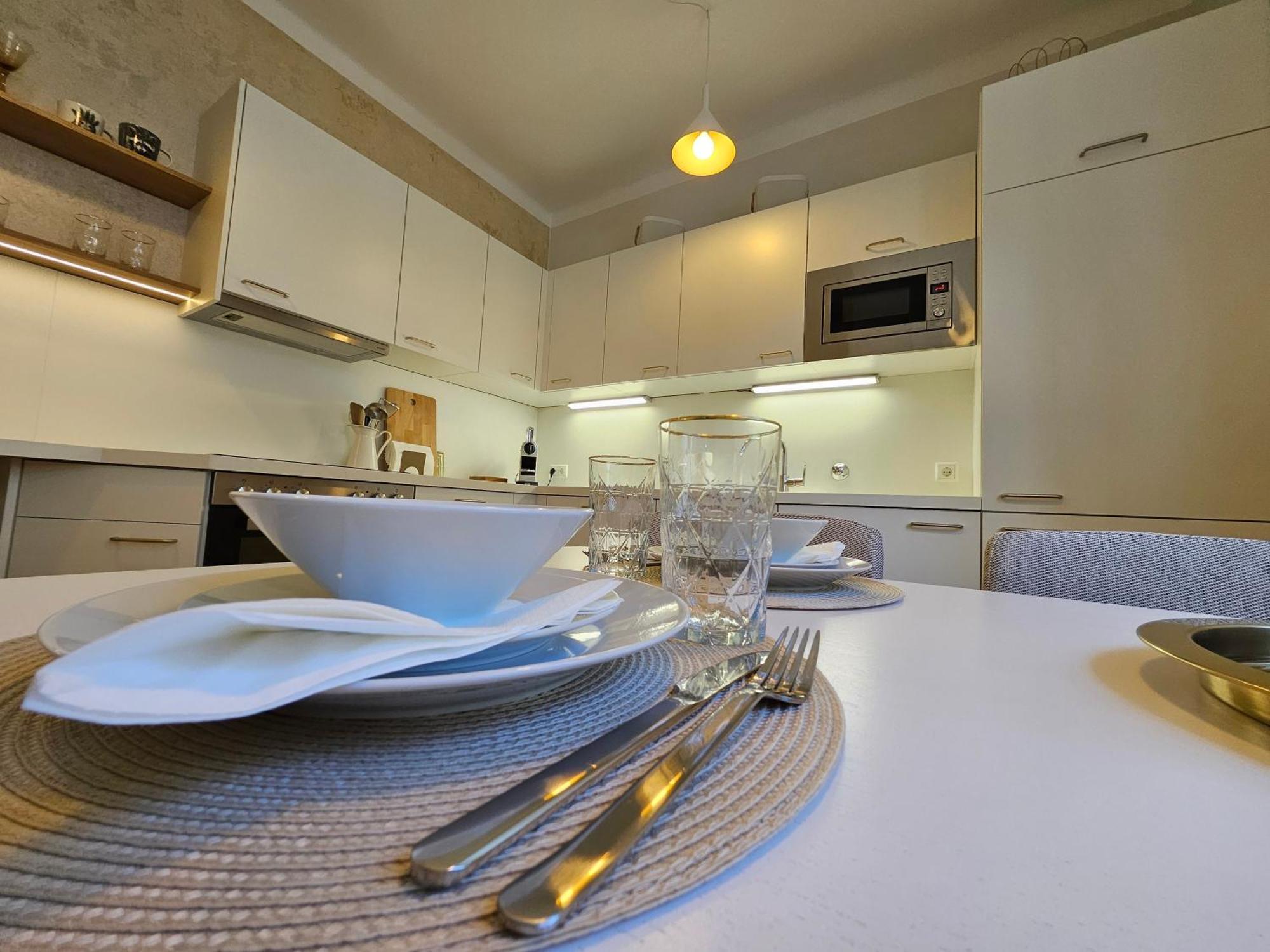 Golden Flat By Grazrentals With Parkview - Brandnew & Free Parking Εξωτερικό φωτογραφία